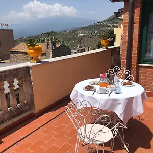 casa-rando-marys-house.taorminaitalyhotels.com/