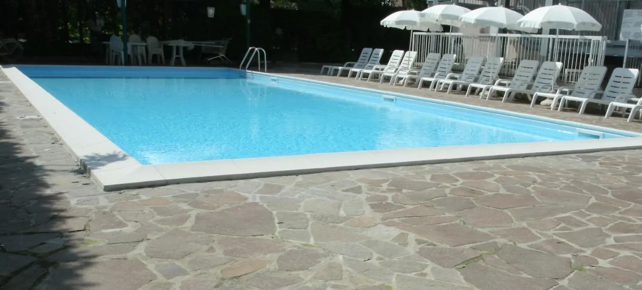 Residence Poggio al Lago Sirmione 0*,  Italia