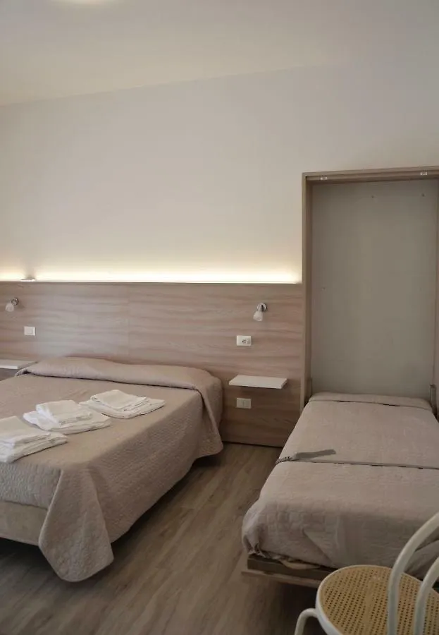 Residence Poggio al Lago Sirmione 0*,  Italia