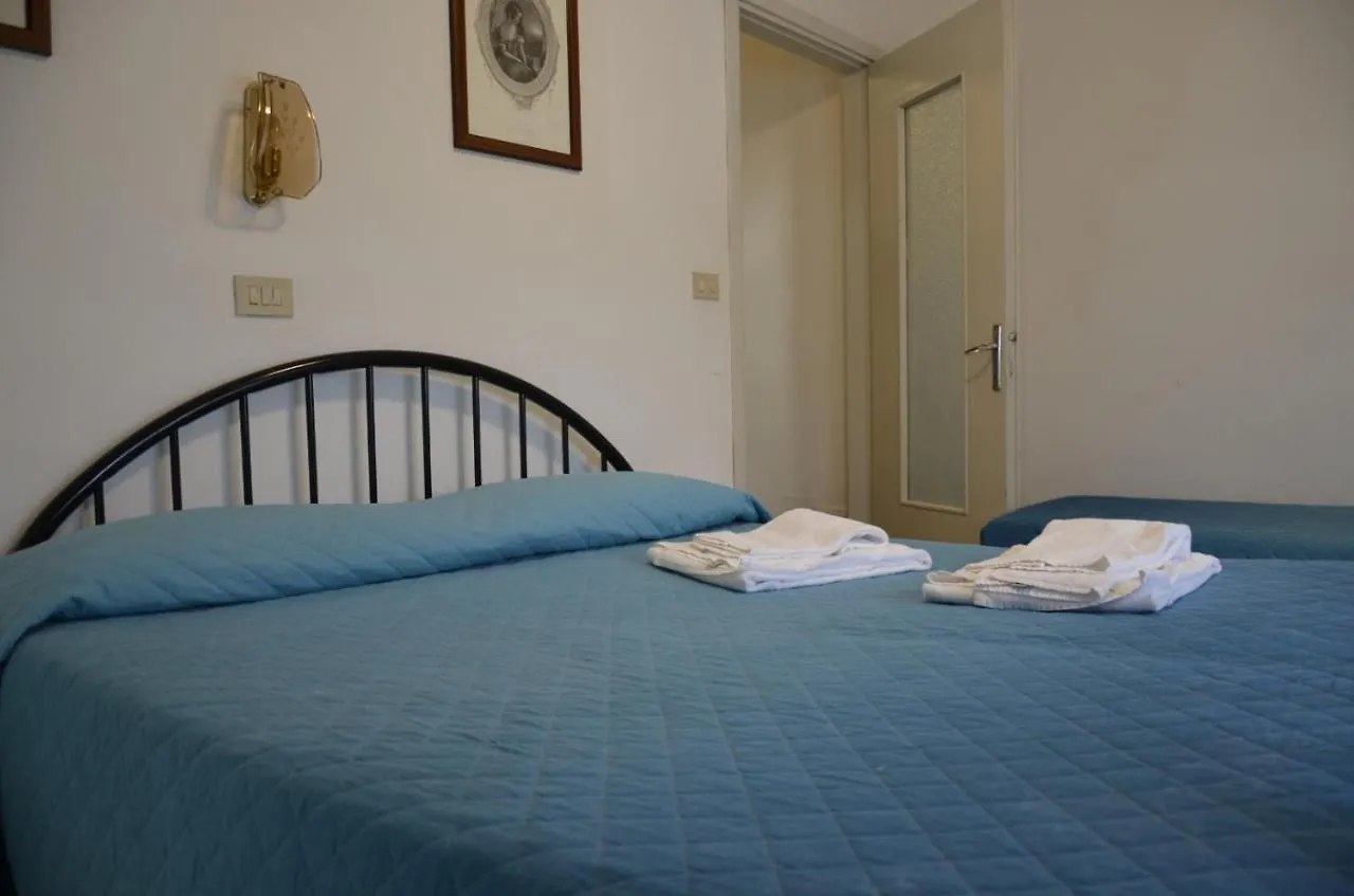Residence Poggio al Lago Sirmione 0*,  Italia